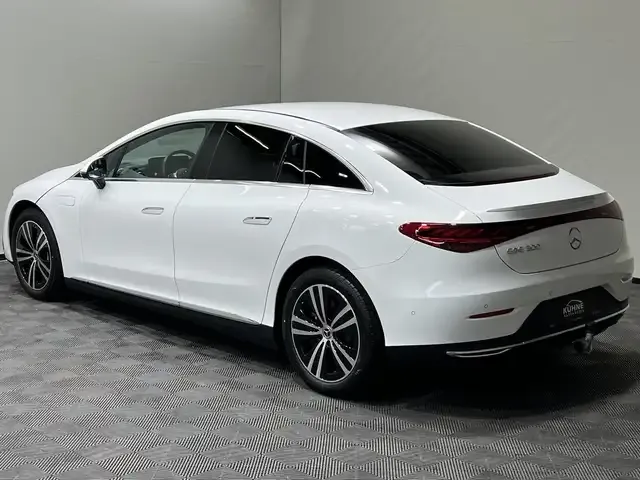 Mercedes-Benz EQE 300