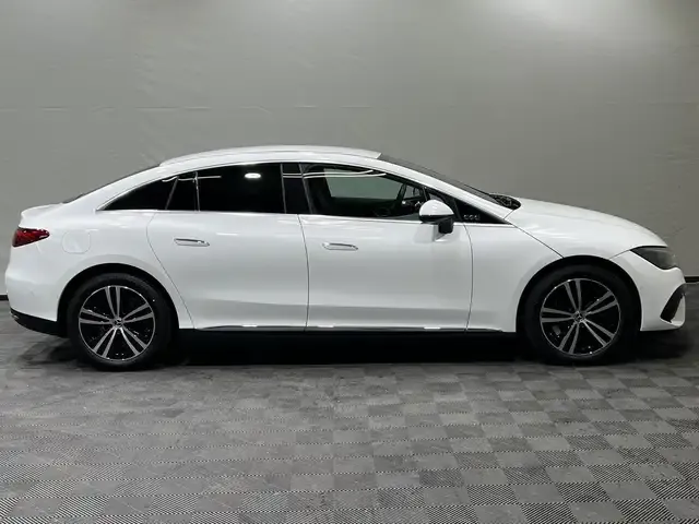 Mercedes-Benz EQE 300