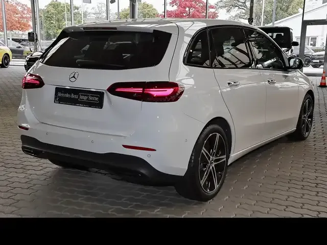 Mercedes-Benz B 200
