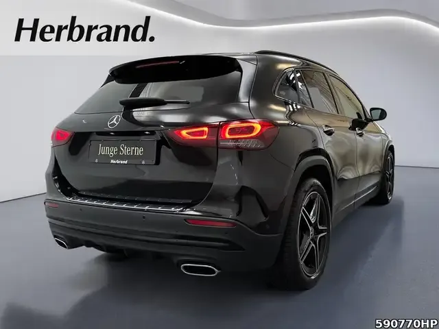Mercedes-Benz GLA 220