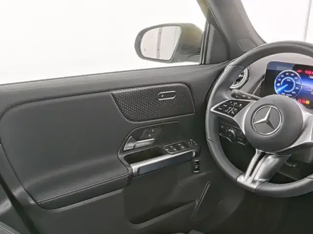Mercedes-Benz EQB 300