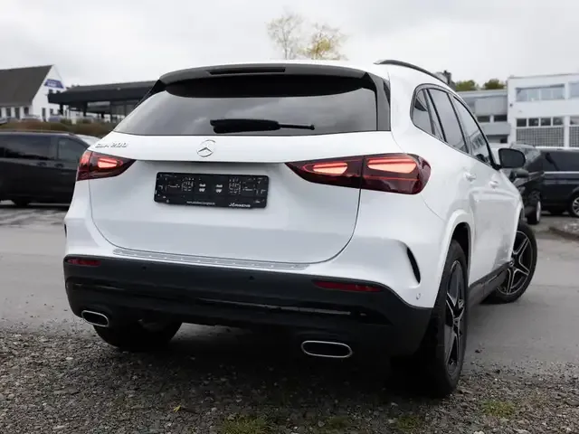 Mercedes-Benz GLA 200