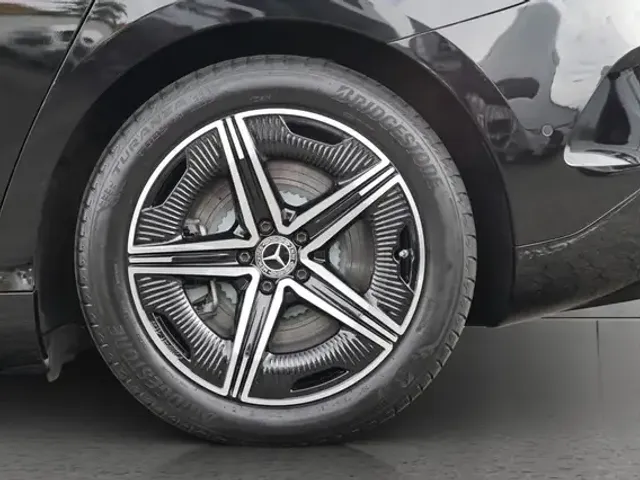 Mercedes-Benz EQE 350