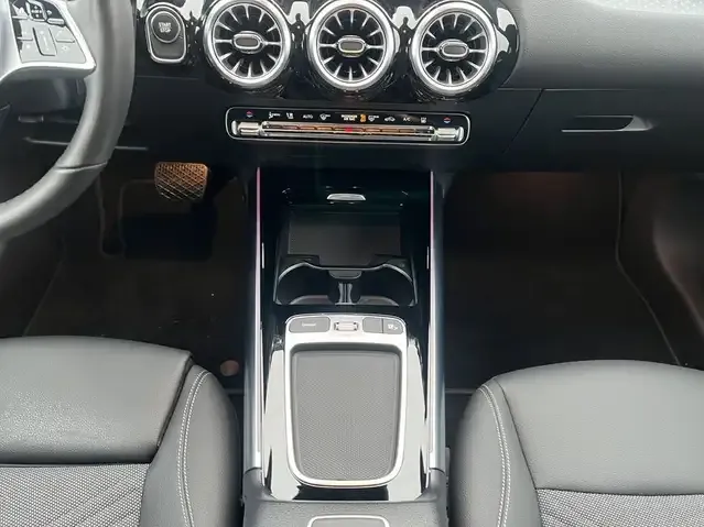 Mercedes-Benz EQA 300