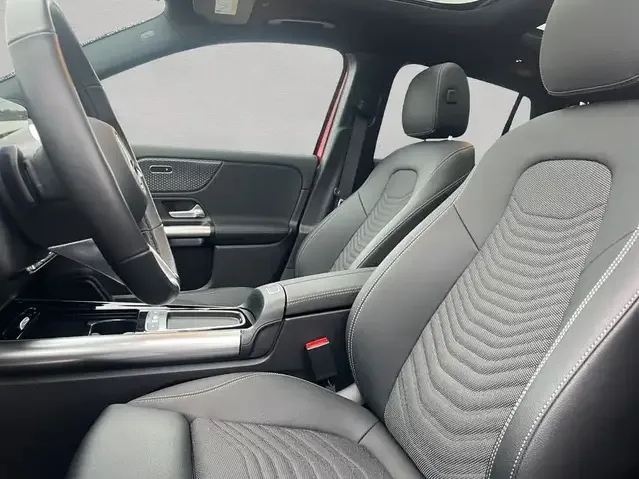 Mercedes-Benz EQA 300