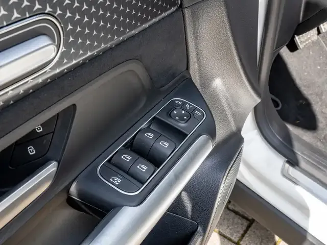 Mercedes-Benz EQA 300