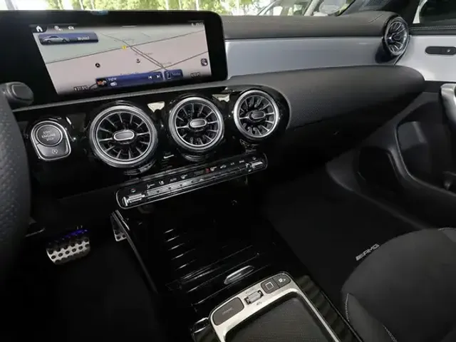 Mercedes-Benz CLA 180