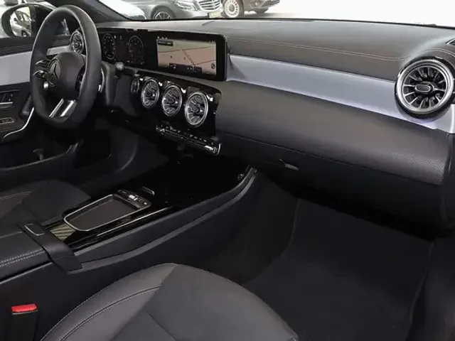 Mercedes-Benz CLA 180