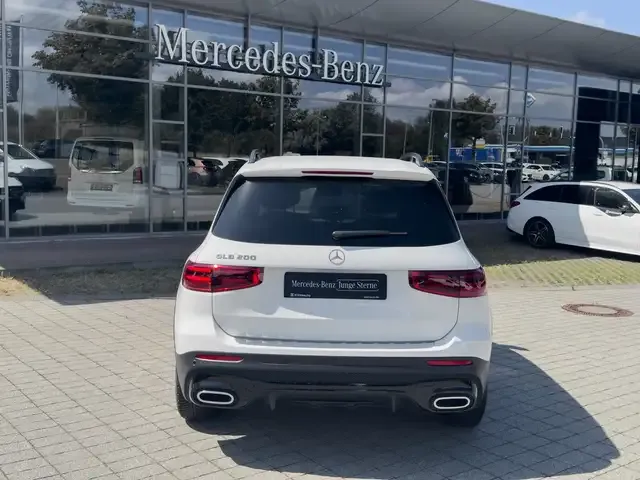 Mercedes-Benz GLB 200