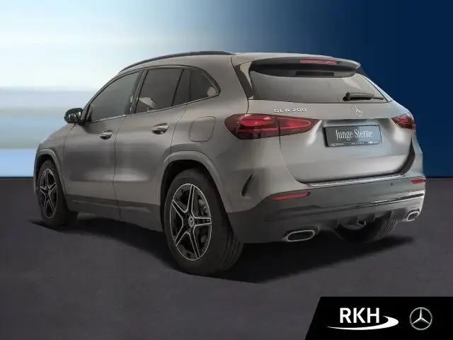 Mercedes-Benz GLA 200