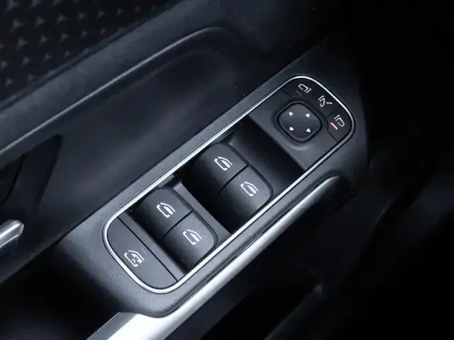 Mercedes-Benz GLB 220