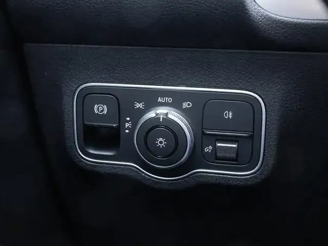 Mercedes-Benz GLB 220