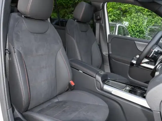 Mercedes-Benz GLB 220