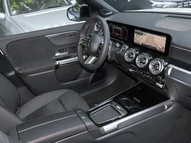 Mercedes-Benz GLB 220