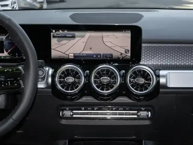 Mercedes-Benz GLB 220