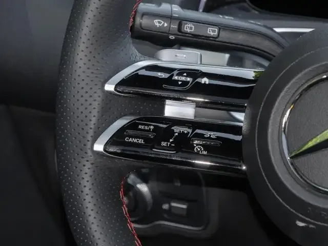 Mercedes-Benz GLB 220