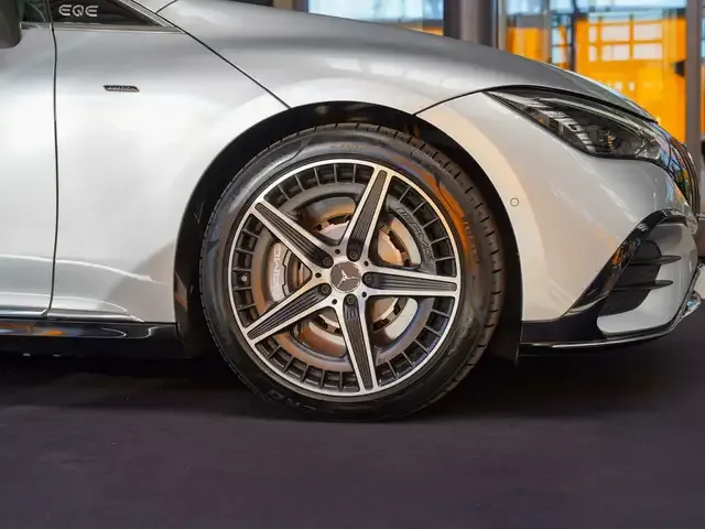 Mercedes-Benz EQE 53