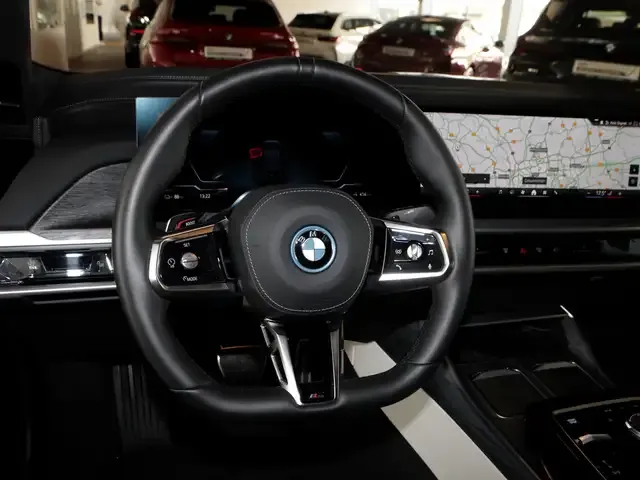 BMW i7