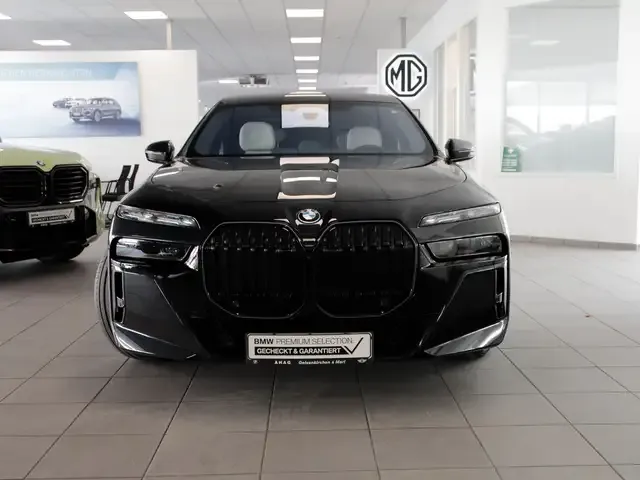 BMW i7