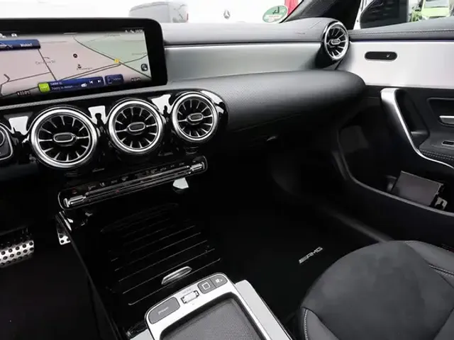 Mercedes-Benz CLA 180