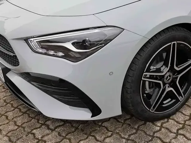 Mercedes-Benz CLA 180