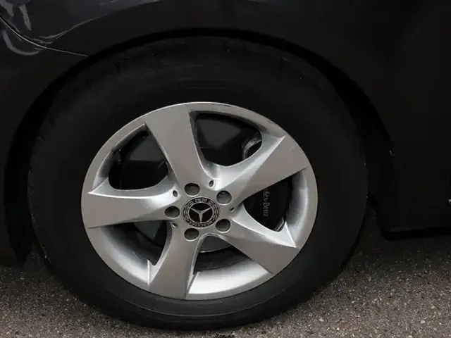Mercedes-Benz V 220