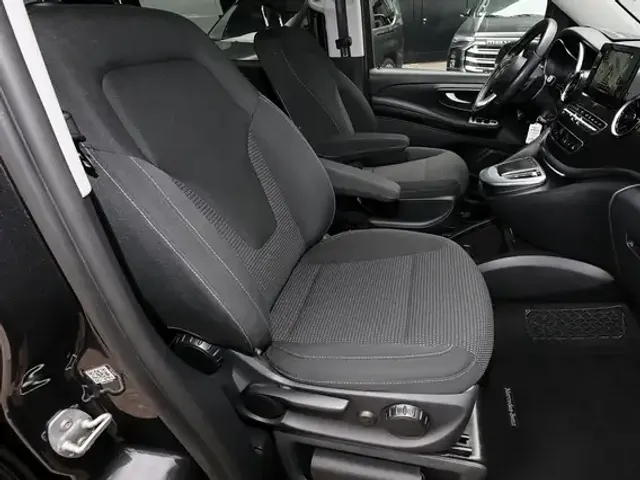 Mercedes-Benz V 220