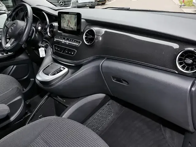 Mercedes-Benz V 220