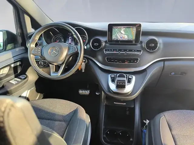 Mercedes-Benz V 250