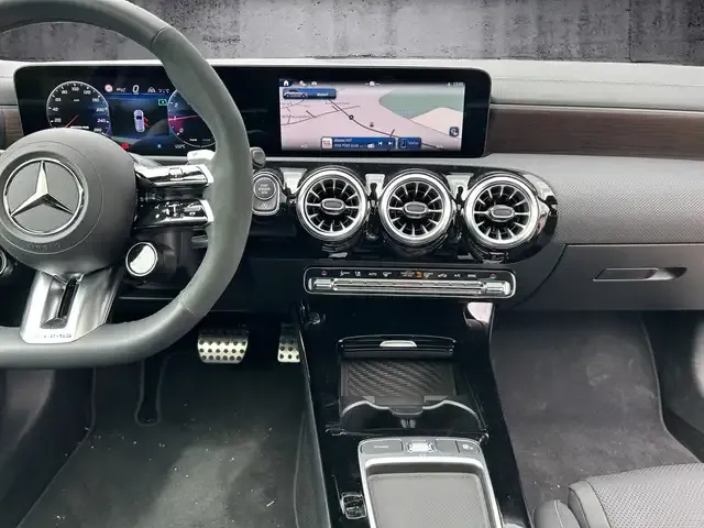 Mercedes-Benz A 35 AMG