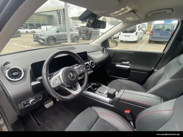 Mercedes-Benz B 180