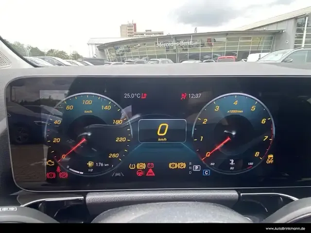 Mercedes-Benz B 180