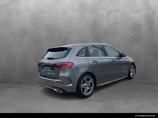 Mercedes-Benz B 180