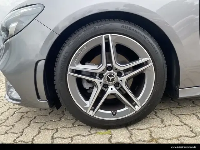 Mercedes-Benz B 180