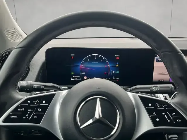 Mercedes-Benz GLB 180