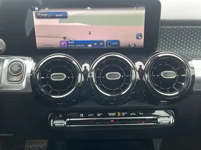 Mercedes-Benz GLB 180