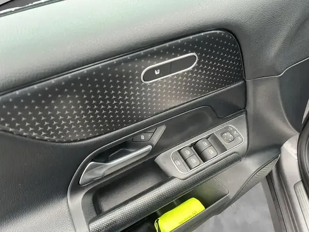 Mercedes-Benz GLB 180