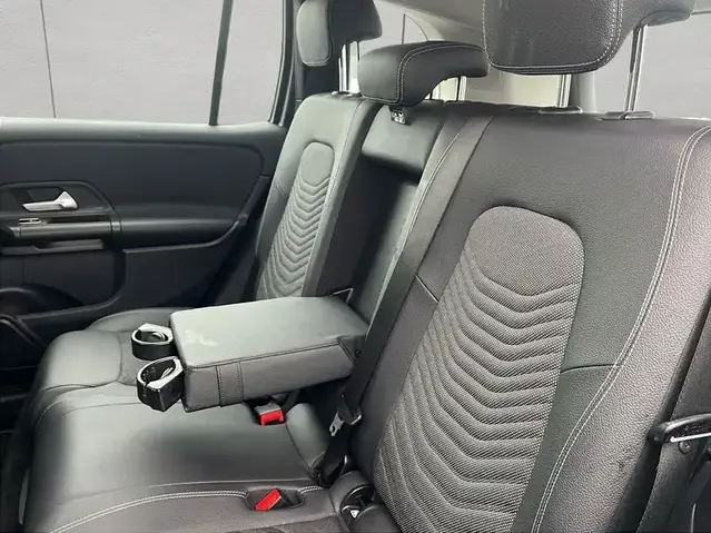 Mercedes-Benz GLB 180