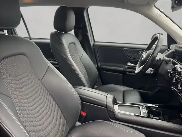 Mercedes-Benz GLB 180