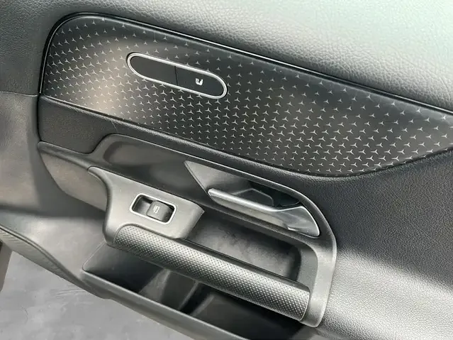 Mercedes-Benz GLB 180