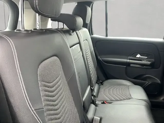 Mercedes-Benz GLB 180