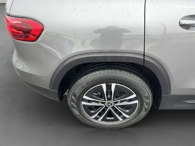 Mercedes-Benz GLB 180