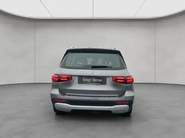 Mercedes-Benz GLB 180