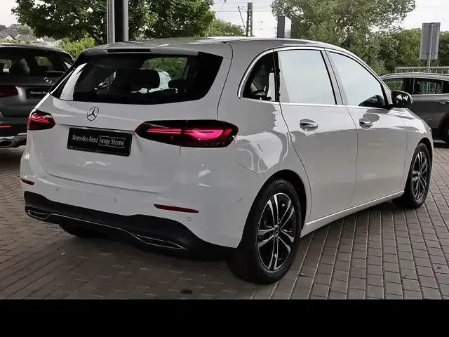 Mercedes-Benz B 180