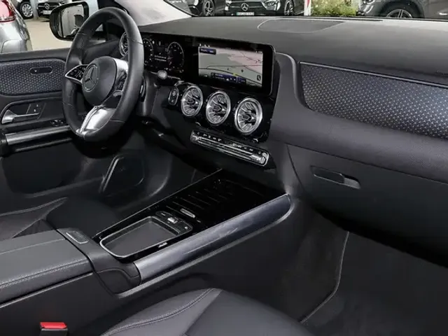 Mercedes-Benz B 180
