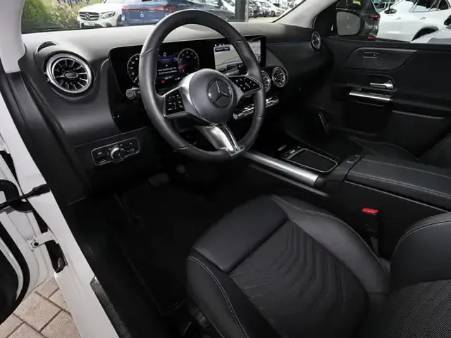 Mercedes-Benz B 180