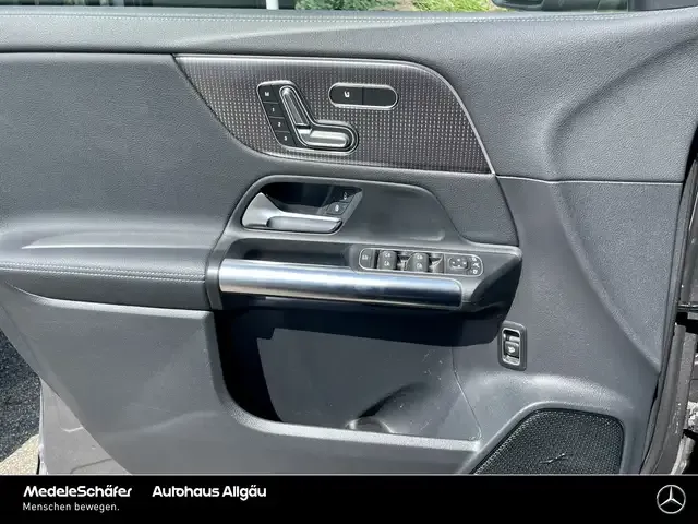 Mercedes-Benz EQA 300