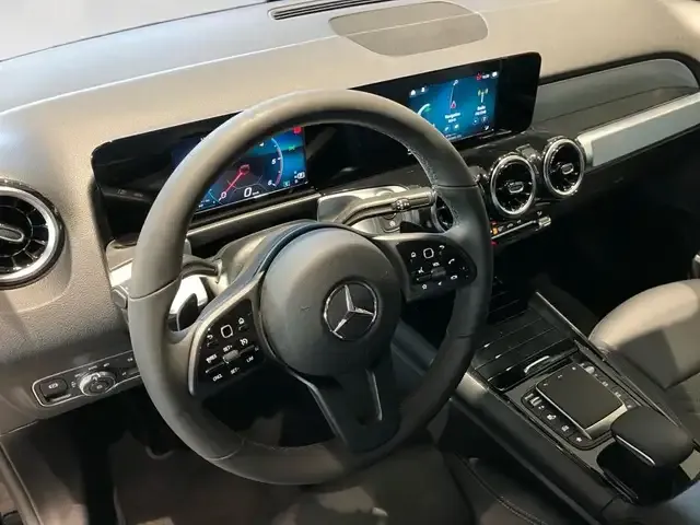 Mercedes-Benz GLB 220