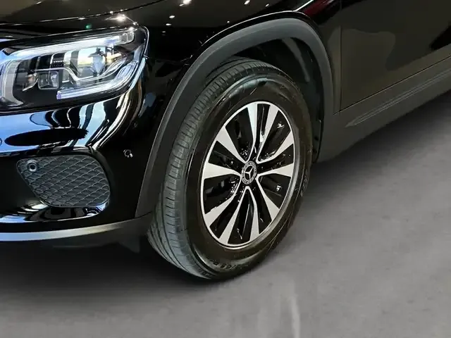 Mercedes-Benz GLB 220