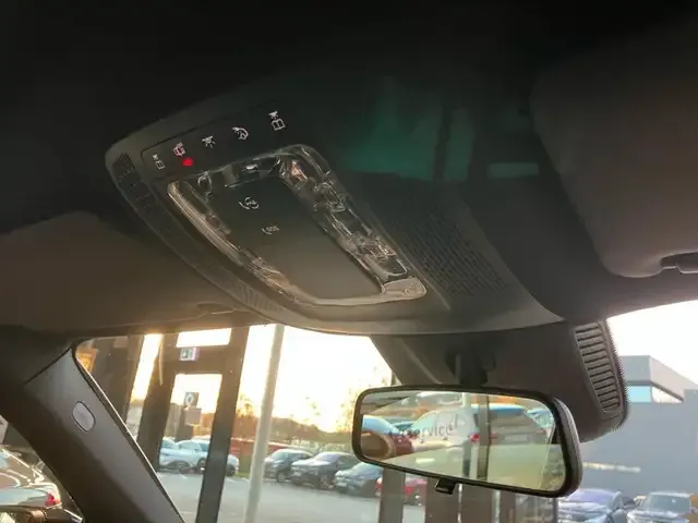 Mercedes-Benz GLB 220